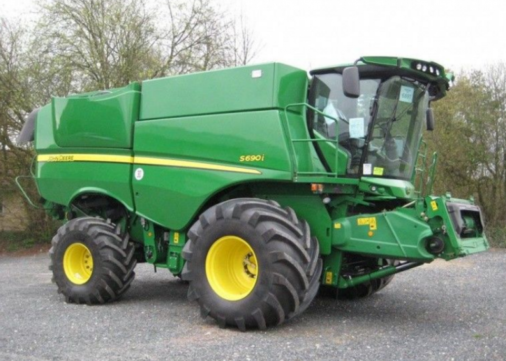 Oldtimer-Mähdrescher del tipo John Deere S690i HillMaster, Neumaschine In Чорномор'ївка (Immagine 1)