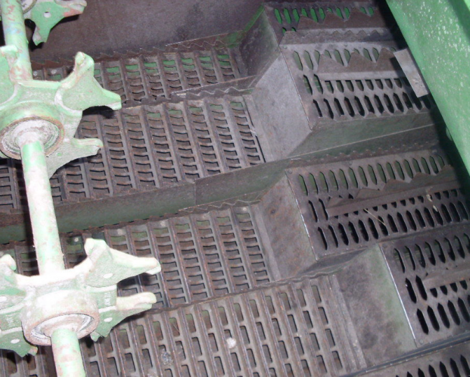 Oldtimer-Mähdrescher typu John Deere 1075, Neumaschine v Чернівці (Obrázek 9)