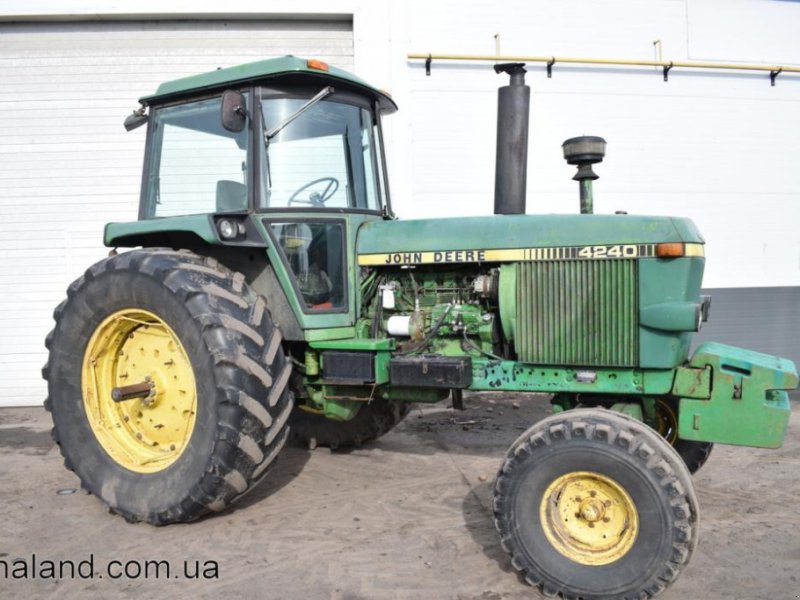 Oldtimer-Traktor del tipo John Deere 4240, Neumaschine en Житомир (Imagen 1)