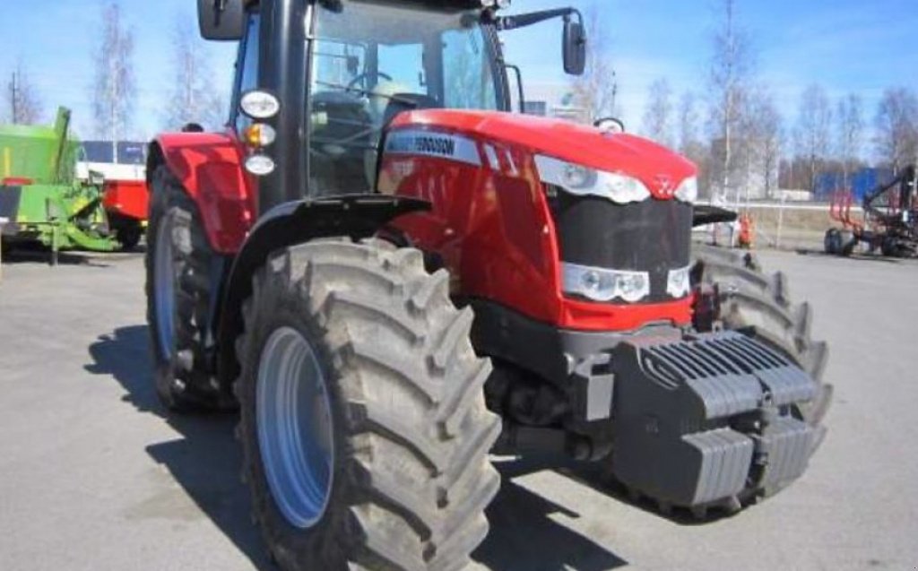 Oldtimer-Traktor typu Massey Ferguson 7716,  v Київ (Obrázek 1)