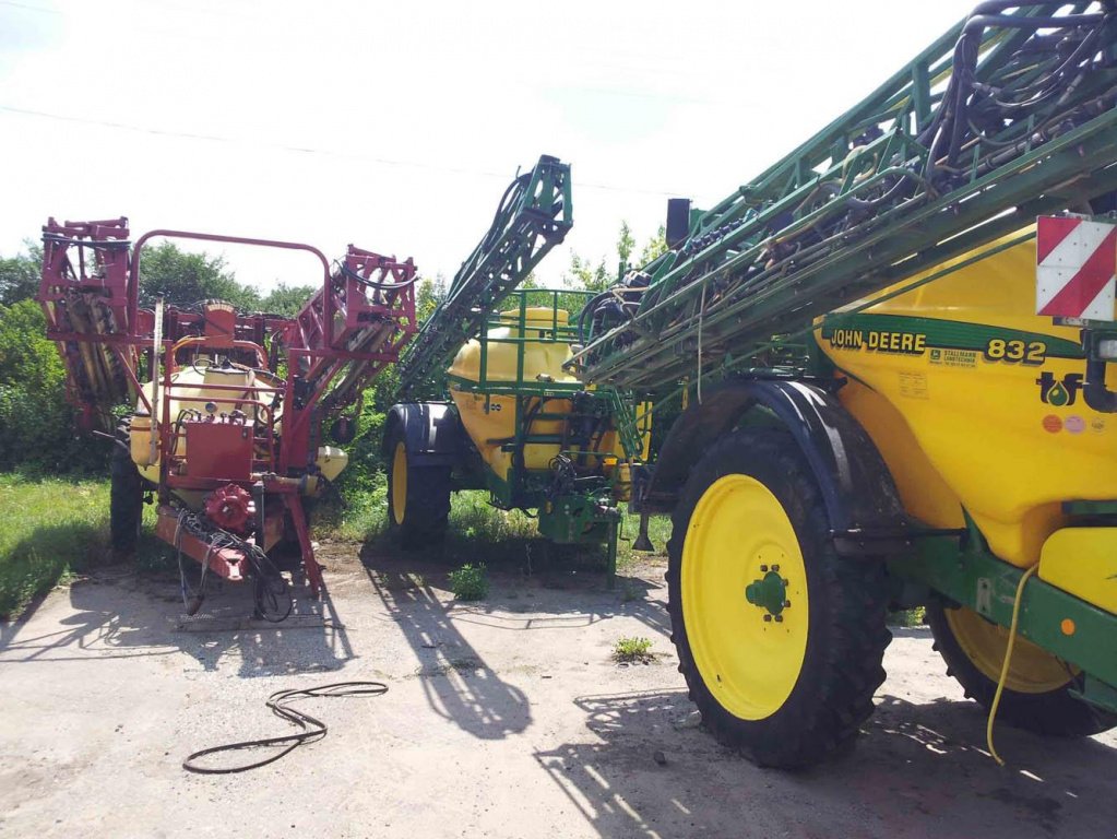 Weinbauspritze typu John Deere 832,  v Бродецьке (Obrázek 3)