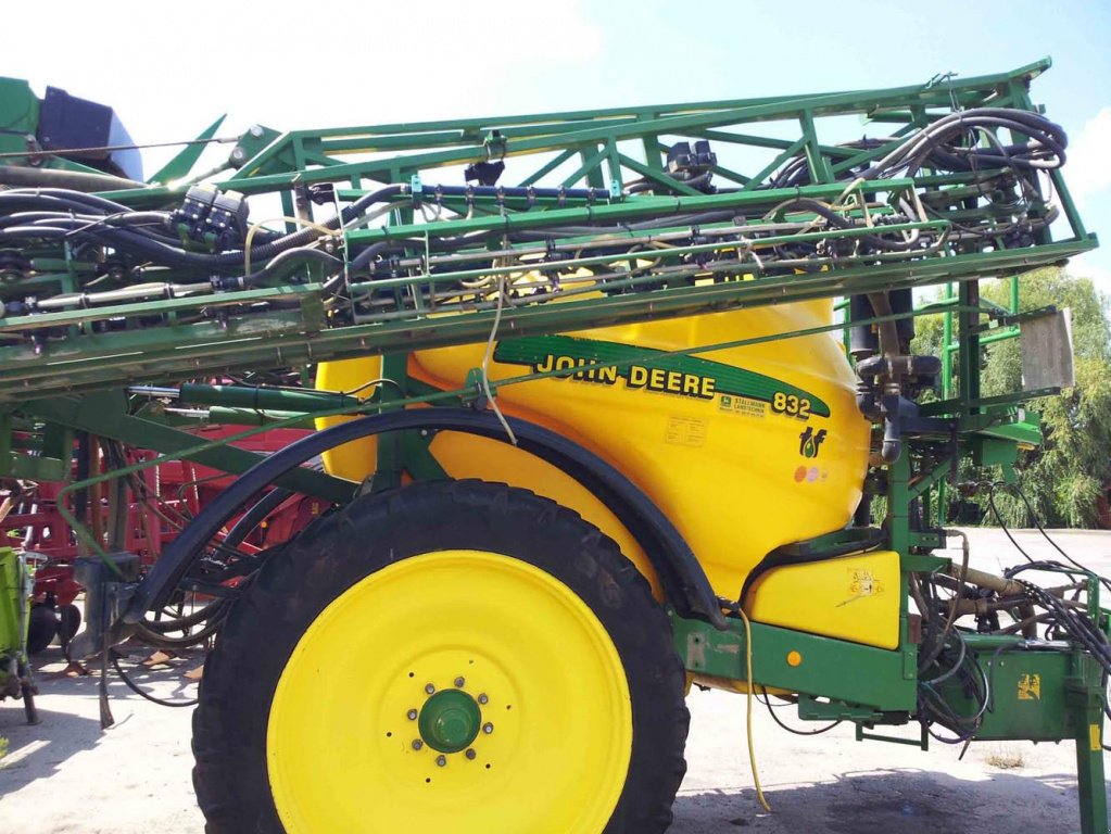Weinbauspritze typu John Deere 832,  v Бродецьке (Obrázek 2)