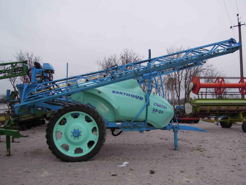 Weinbauspritze typu Berthoud Tracker 3200,  v Бродецьке (Obrázek 1)