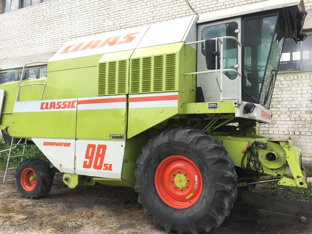 Oldtimer-Mähdrescher tipa CLAAS Dominator 98 SL, Neumaschine u Ковель (Slika 1)