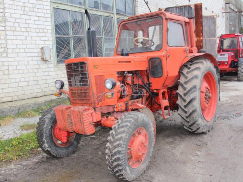 Oldtimer-Traktor du type Belarus Беларус-82, Neumaschine en Ковель (Photo 1)