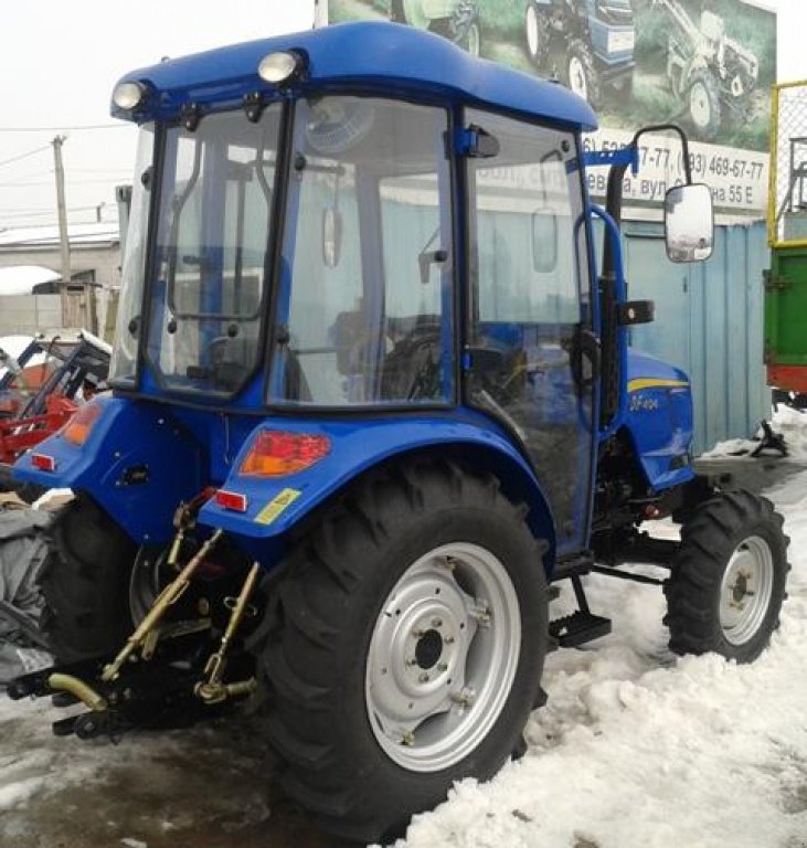 Hopfentraktor des Typs Dong Feng DF 404 Cab, Neumaschine in Глеваха (Bild 5)