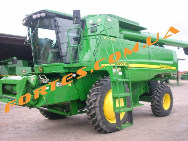 Oldtimer-Mähdrescher of the type John Deere 9660 STS,  in Харків (Picture 1)