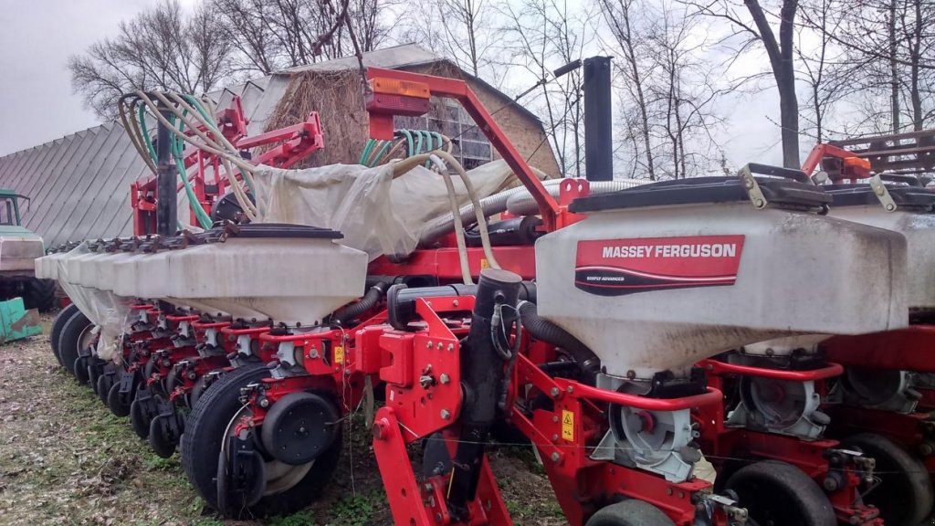 Gareeggenfelder typu Massey Ferguson 555,  v Суми (Obrázek 2)