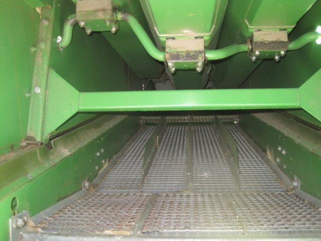 Oldtimer-Mähdrescher of the type John Deere 942, Neumaschine in Белз (Picture 4)