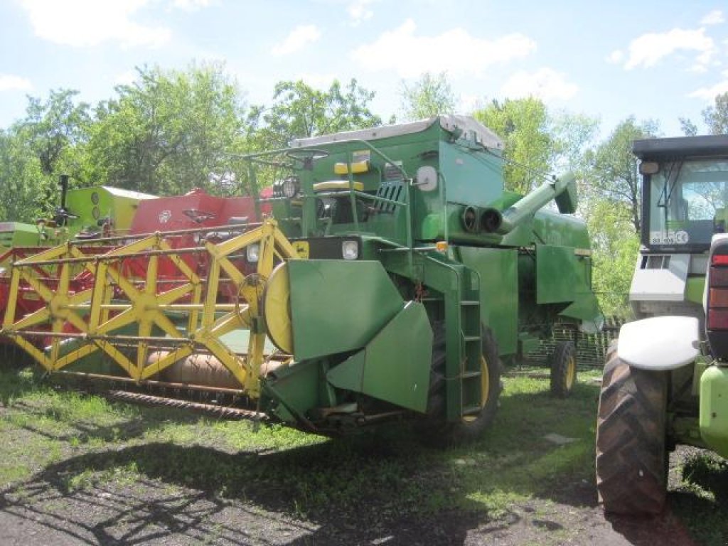 Oldtimer-Mähdrescher of the type John Deere 942, Neumaschine in Белз (Picture 1)