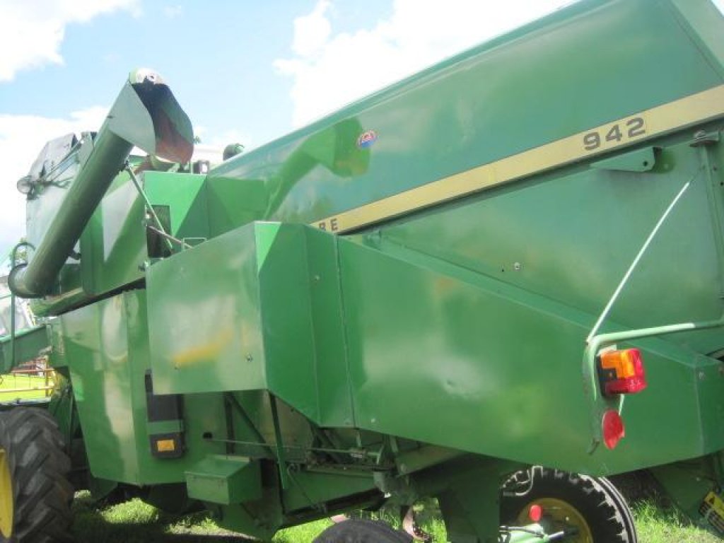 Oldtimer-Mähdrescher of the type John Deere 942, Neumaschine in Белз (Picture 3)