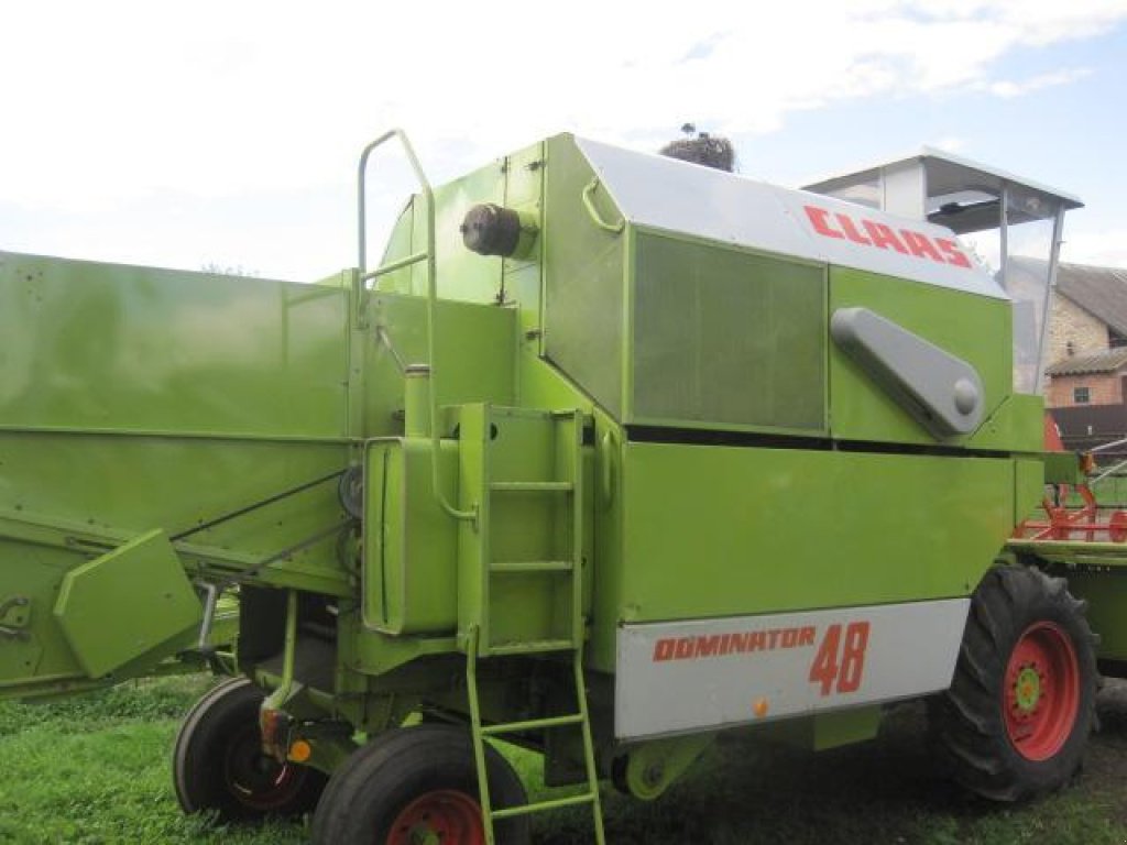 Oldtimer-Mähdrescher of the type John Deere 942, Neumaschine in Белз (Picture 10)