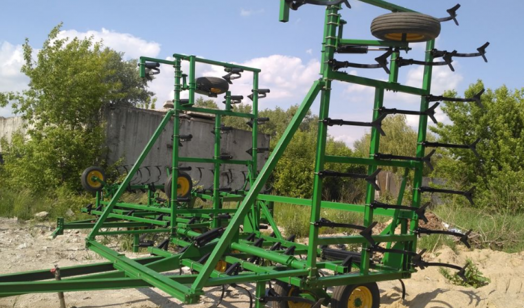 Kartoffelpflegetechnik typu John Deere 1000,  v Калинівка (Obrázek 1)