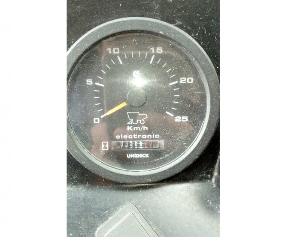 Oldtimer-Mähdrescher des Typs Sampo 2075,  in Хмельницький (Bild 8)