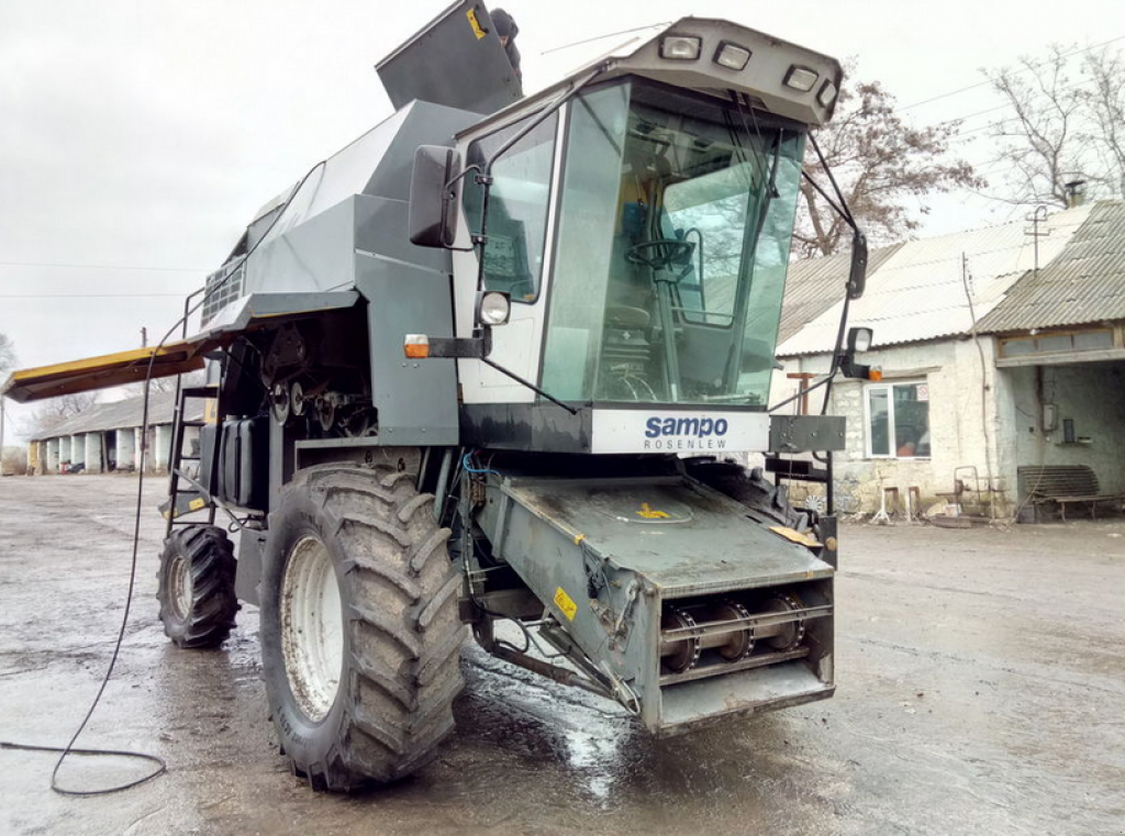 Oldtimer-Mähdrescher des Typs Sampo 2075,  in Хмельницький (Bild 5)
