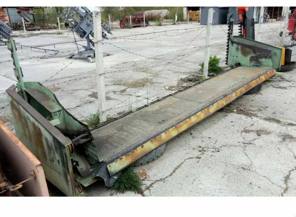 Oldtimer-Mähdrescher des Typs Sampo 2075,  in Хмельницький (Bild 9)