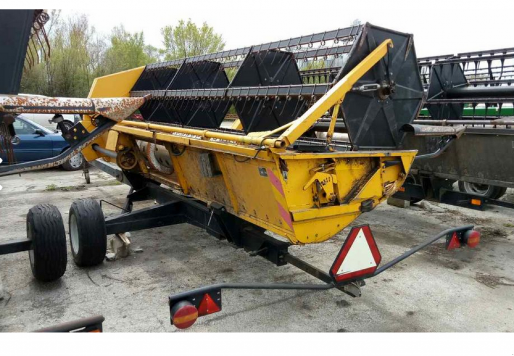 Oldtimer-Mähdrescher des Typs Sampo 2075,  in Хмельницький (Bild 7)