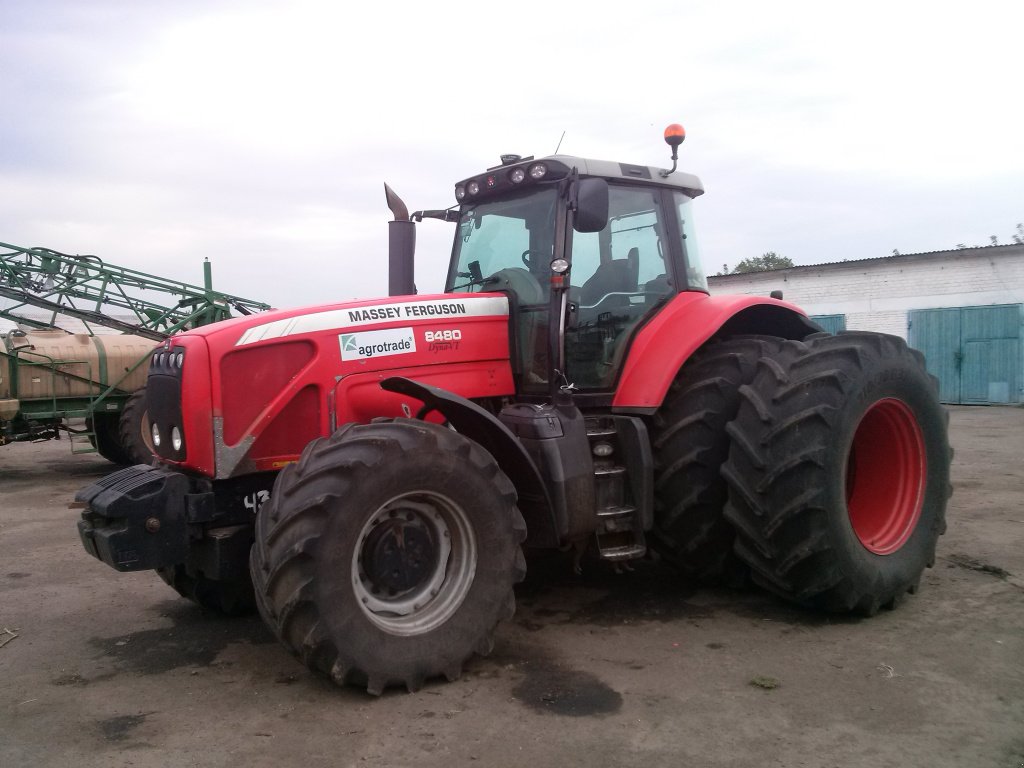 Oldtimer-Traktor tipa Massey Ferguson 8480, Neumaschine u Не обрано (Slika 1)