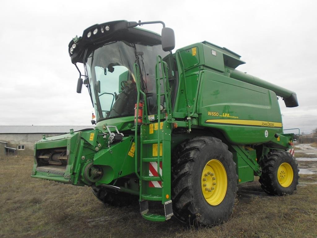 Oldtimer-Mähdrescher a típus John Deere W 650, Neumaschine ekkor: Житомир (Kép 1)