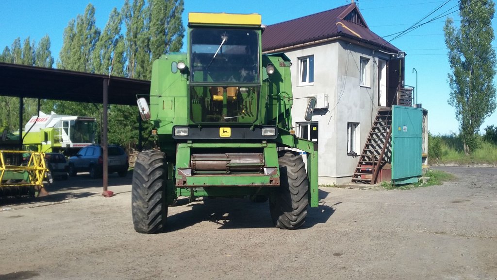 Oldtimer-Mähdrescher of the type John Deere 975, Neumaschine in Не обрано (Picture 1)