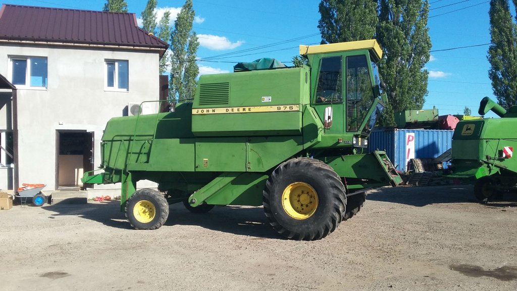 Oldtimer-Mähdrescher of the type John Deere 975, Neumaschine in Не обрано (Picture 4)