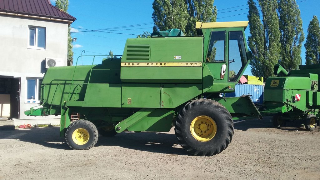 Oldtimer-Mähdrescher of the type John Deere 975, Neumaschine in Не обрано (Picture 6)