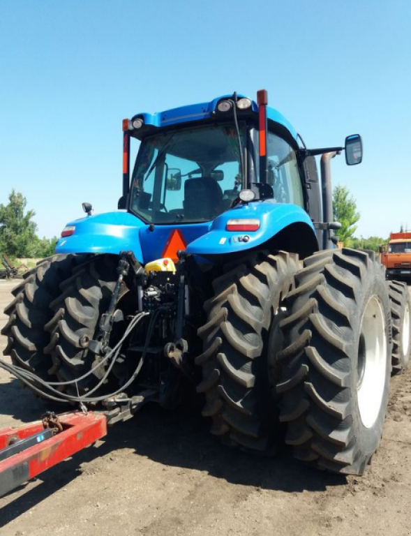 Oldtimer-Traktor Türe ait New Holland T8.390, Neumaschine içinde Запоріжжя (resim 1)