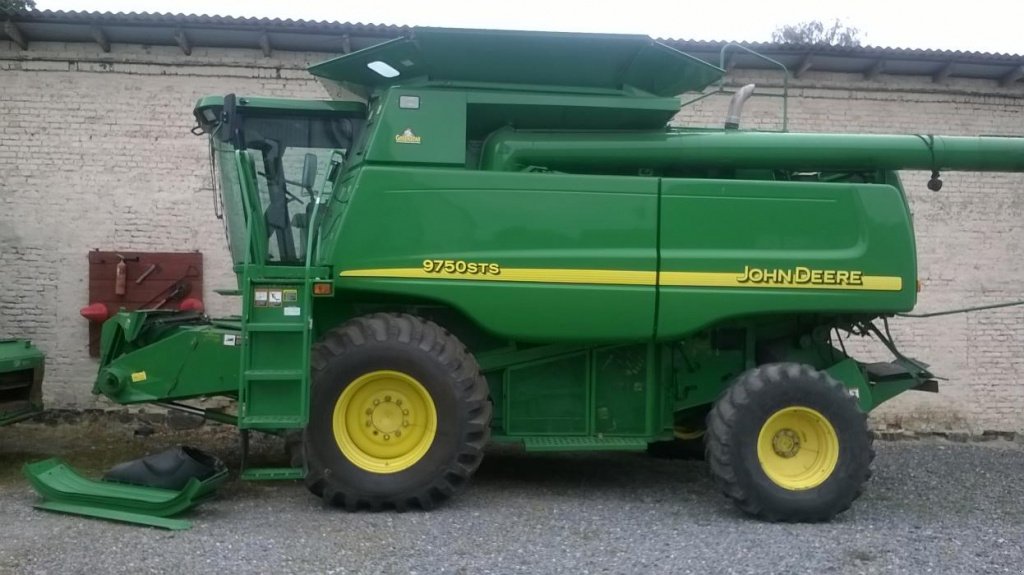 Oldtimer-Mähdrescher typu John Deere 9750 STS,  v Маріуполь (Obrázek 1)