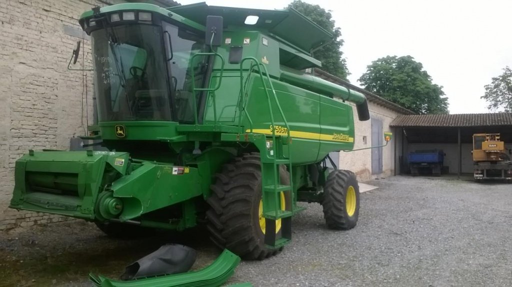Oldtimer-Mähdrescher typu John Deere 9750 STS,  v Маріуполь (Obrázek 2)