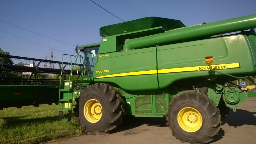 Oldtimer-Mähdrescher typu John Deere 9770 STS,  v Маріуполь (Obrázek 1)