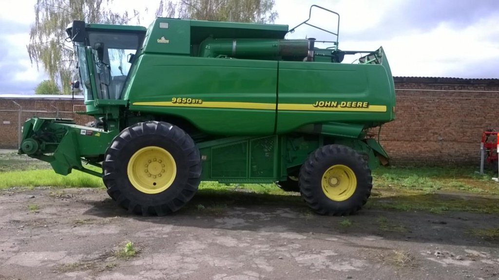 Oldtimer-Mähdrescher a típus John Deere 9650 STS,  ekkor: Маріуполь (Kép 3)