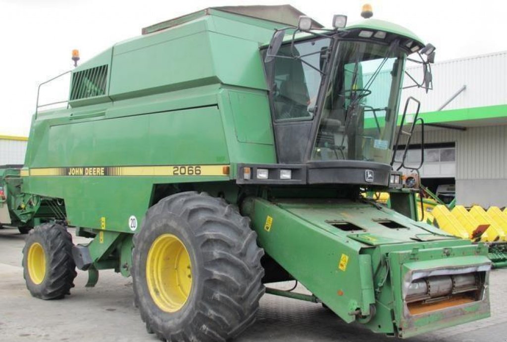 Oldtimer-Mähdrescher typu John Deere 2066,  v Маріуполь (Obrázek 1)