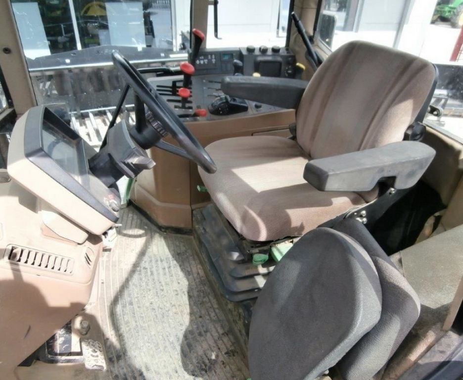 Oldtimer-Traktor του τύπου John Deere 6800, Neumaschine σε Київ (Φωτογραφία 3)