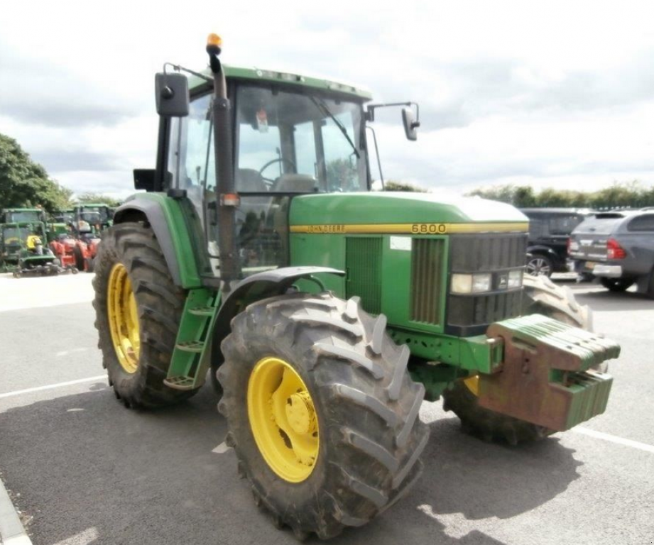 Oldtimer-Traktor του τύπου John Deere 6800, Neumaschine σε Київ (Φωτογραφία 1)