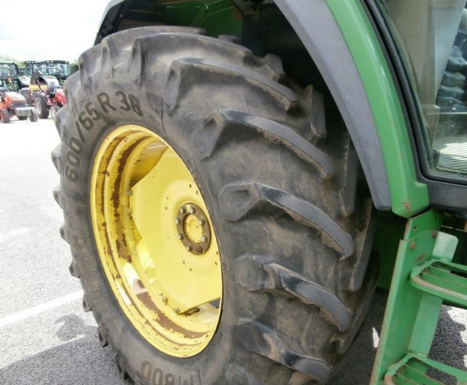 Oldtimer-Traktor του τύπου John Deere 6800, Neumaschine σε Київ (Φωτογραφία 5)