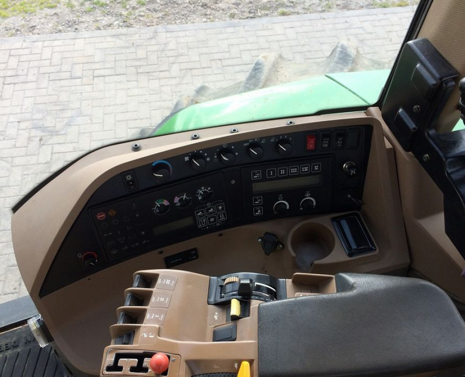 Oldtimer-Traktor du type John Deere 8100, Neumaschine en Київ (Photo 3)