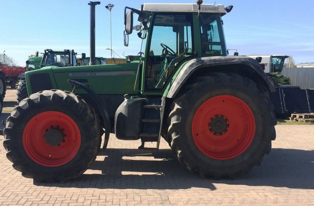 Oldtimer-Traktor des Typs Fendt Favorit 822, Neumaschine in Київ (Bild 6)