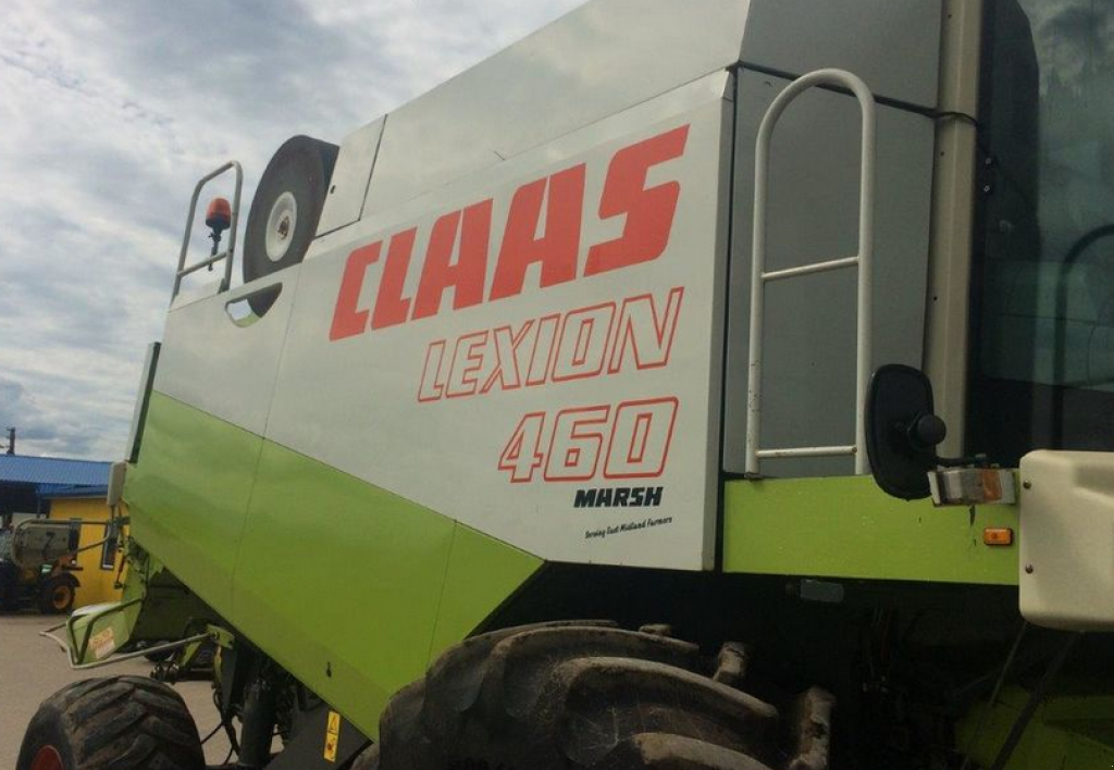 Oldtimer-Mähdrescher des Typs CLAAS Lexion 460, Neumaschine in Київ (Bild 2)