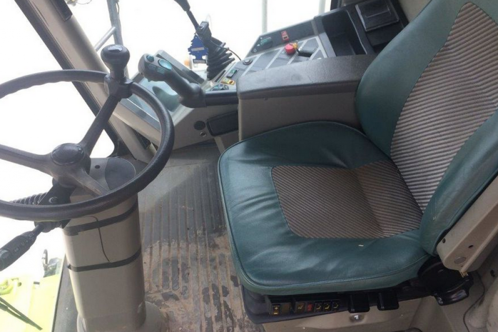 Oldtimer-Mähdrescher des Typs CLAAS Lexion 460, Neumaschine in Київ (Bild 8)