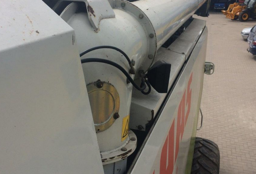 Oldtimer-Mähdrescher des Typs CLAAS Lexion 460, Neumaschine in Київ (Bild 9)