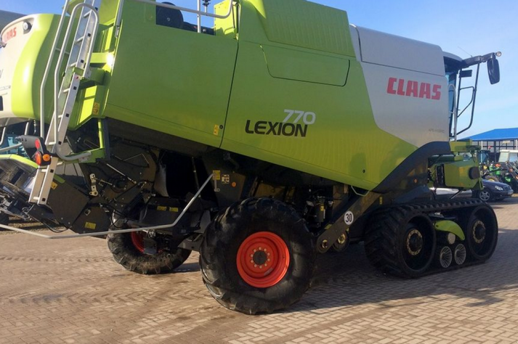 Oldtimer-Mähdrescher of the type CLAAS Lexion 770 Terra Trac,  in Київ (Picture 3)