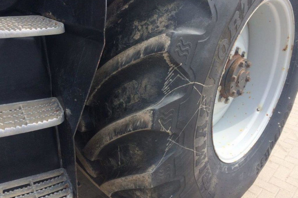 Oldtimer-Traktor van het type Case IH Magnum 310, Neumaschine in Київ (Foto 5)