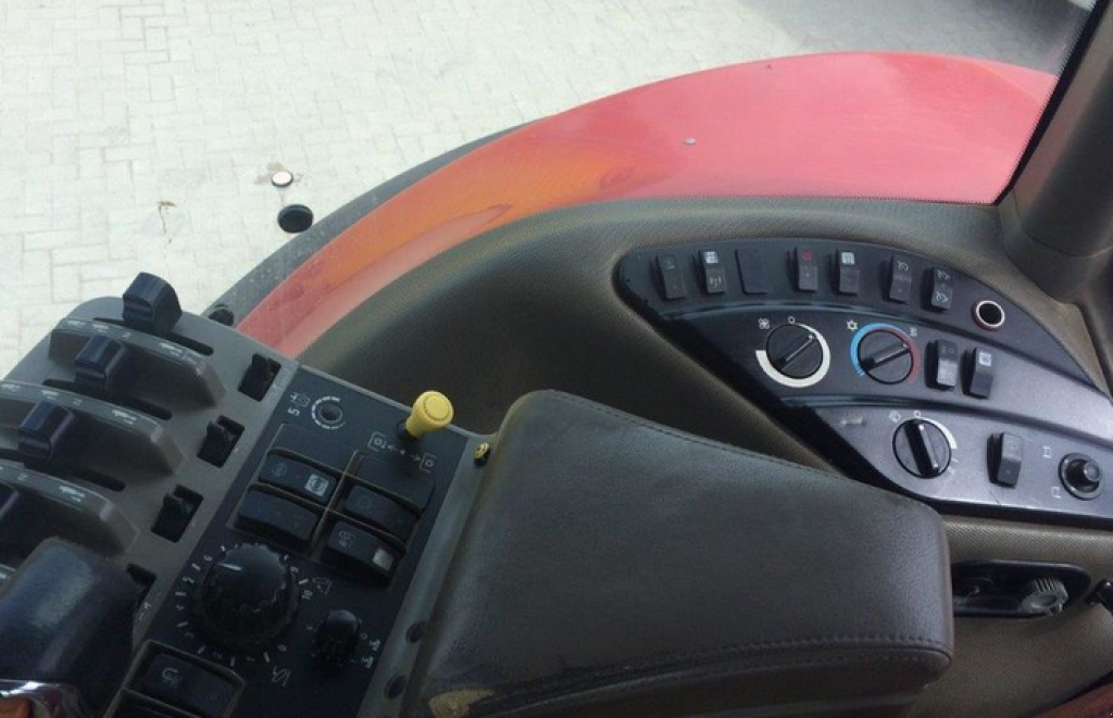 Oldtimer-Traktor van het type Case IH Magnum 310, Neumaschine in Київ (Foto 9)