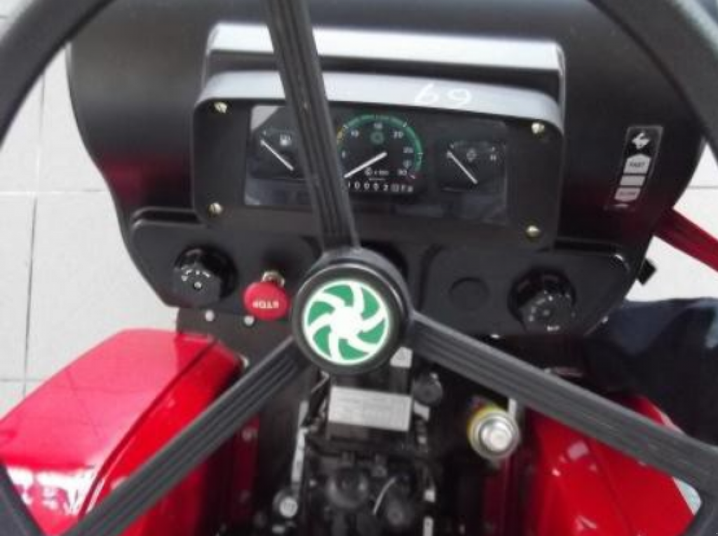 Hopfentraktor a típus Mitsubishi MT 180D, Neumaschine ekkor: Глеваха (Kép 2)