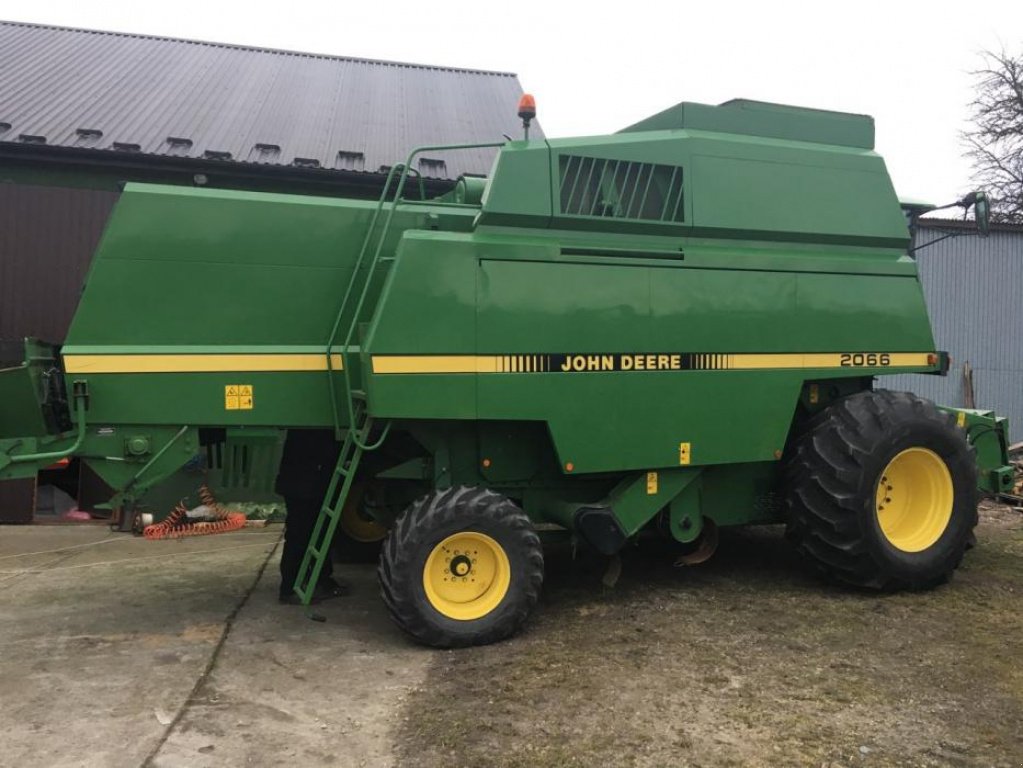Oldtimer-Mähdrescher des Typs John Deere 2066, Neumaschine in Луцьк (Bild 5)