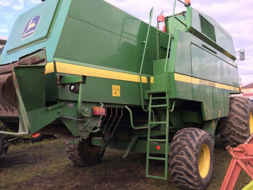 Oldtimer-Mähdrescher typu John Deere 2264,  v Луцьк (Obrázek 3)