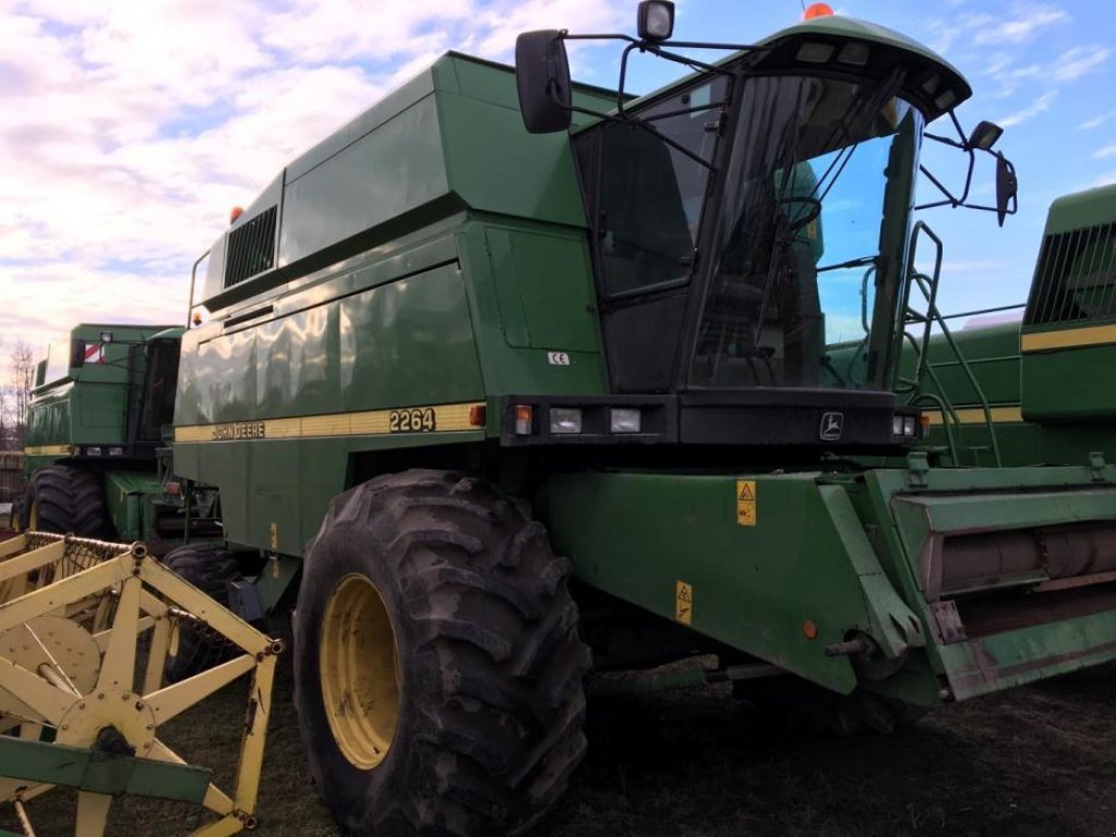 Oldtimer-Mähdrescher typu John Deere 2264,  v Луцьк (Obrázek 1)