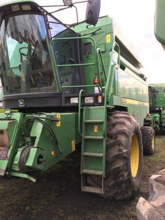 Oldtimer-Mähdrescher typu John Deere 2264,  v Луцьк (Obrázek 2)