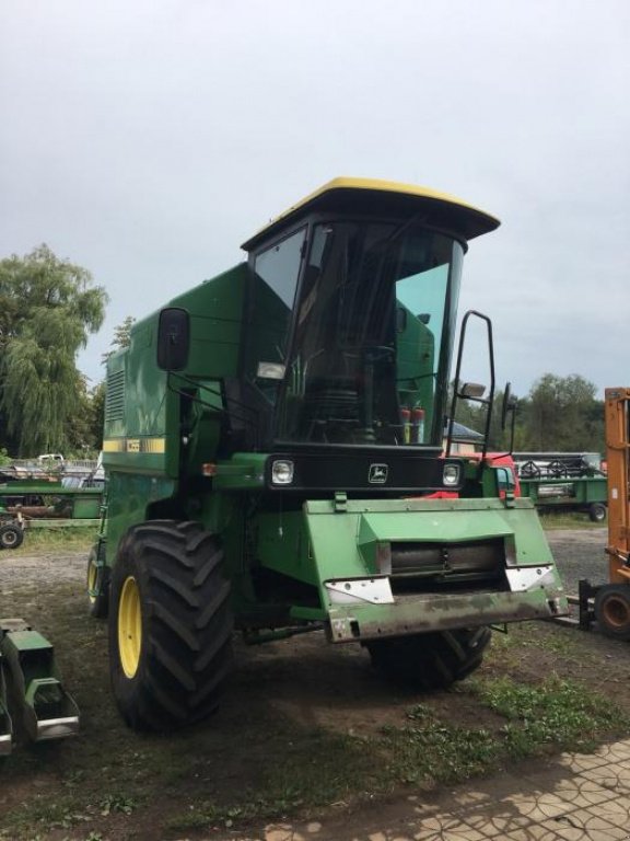 Oldtimer-Mähdrescher des Typs John Deere 1055, Neumaschine in Луцьк (Bild 1)