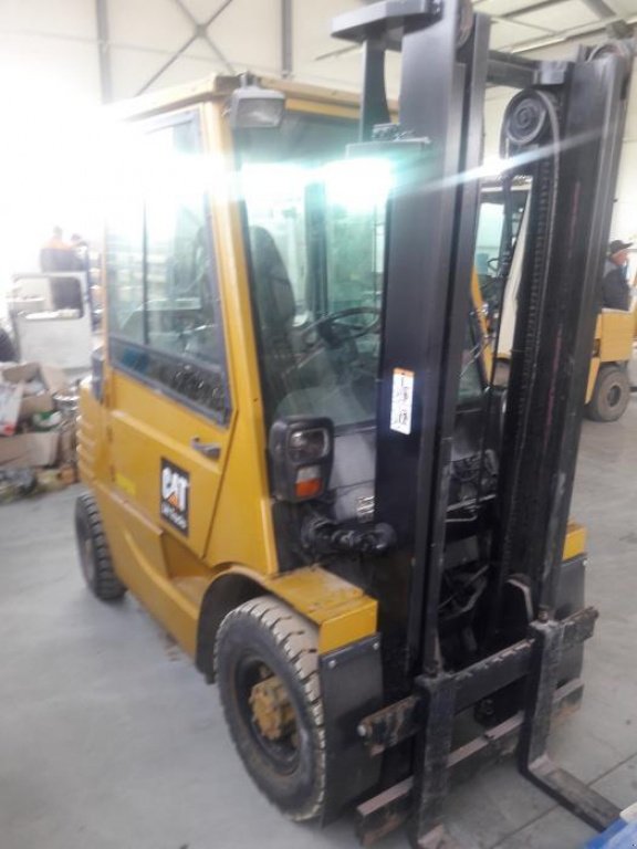 Gabelstapler typu Caterpillar GP30,  v Черняхів (Obrázek 4)